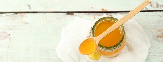 Does a metal spoon affect honey?